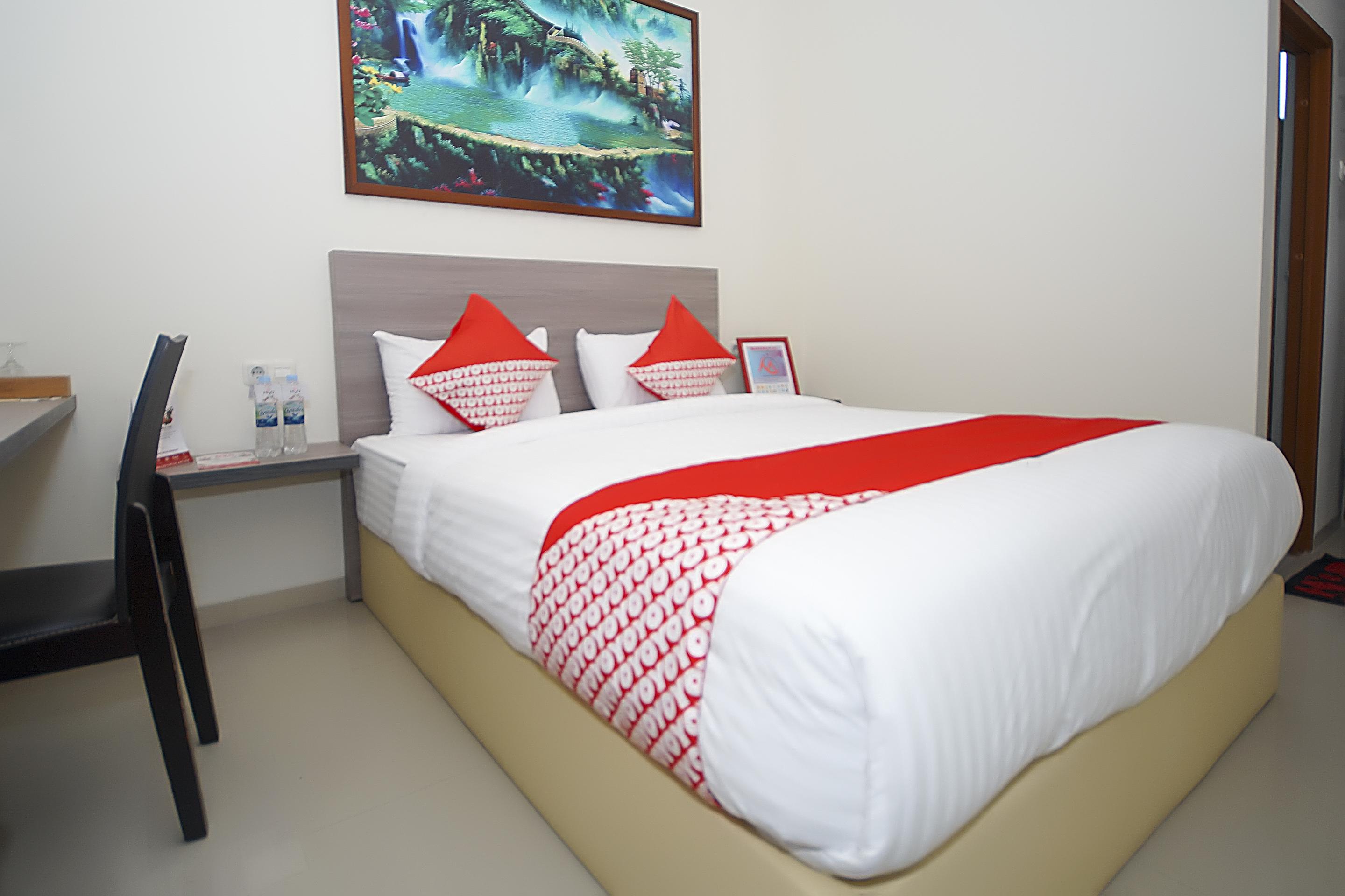 Oyo 251 The Maximus Inn Hotel Palembang Exterior photo