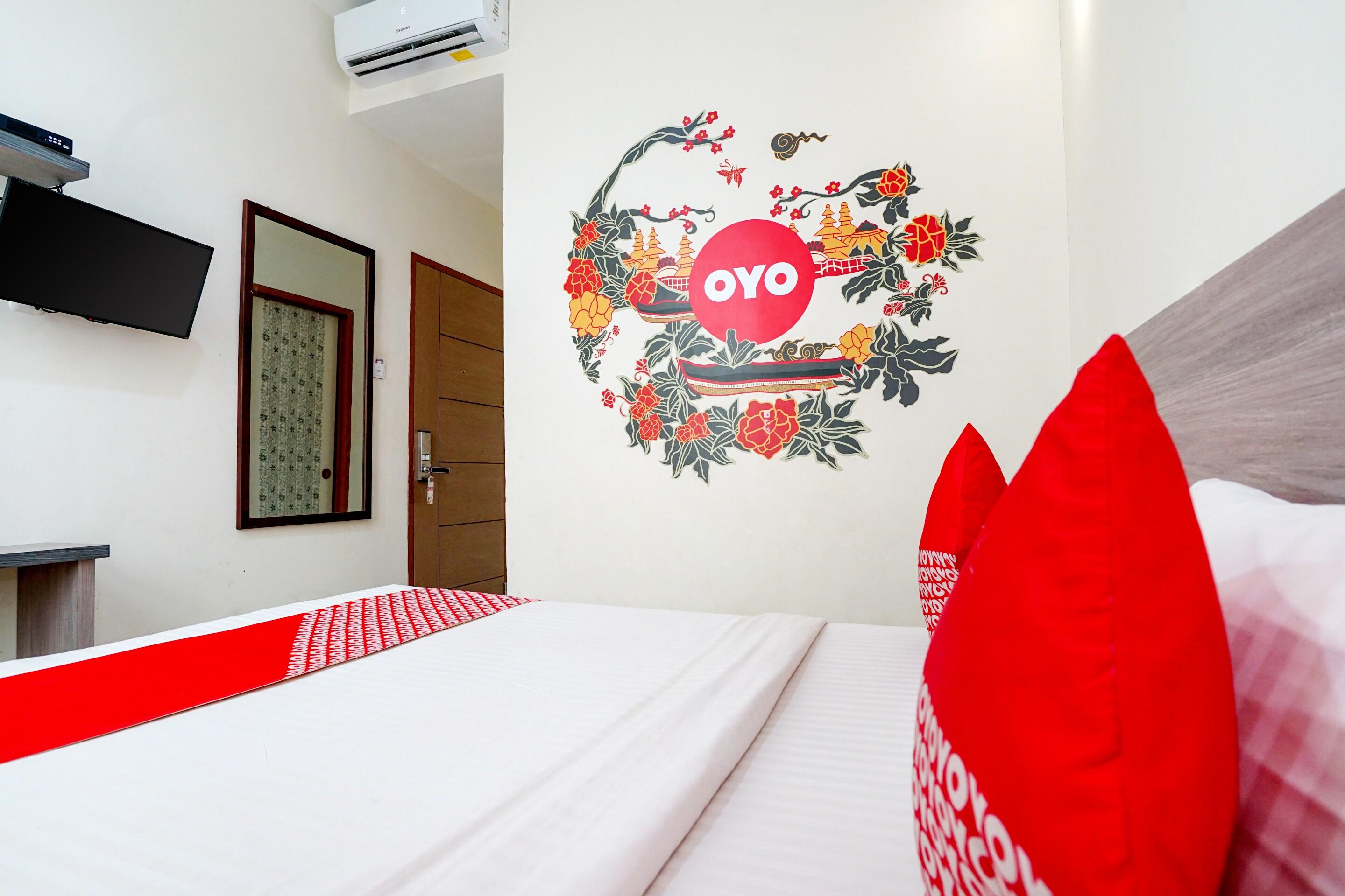 Oyo 251 The Maximus Inn Hotel Palembang Exterior photo