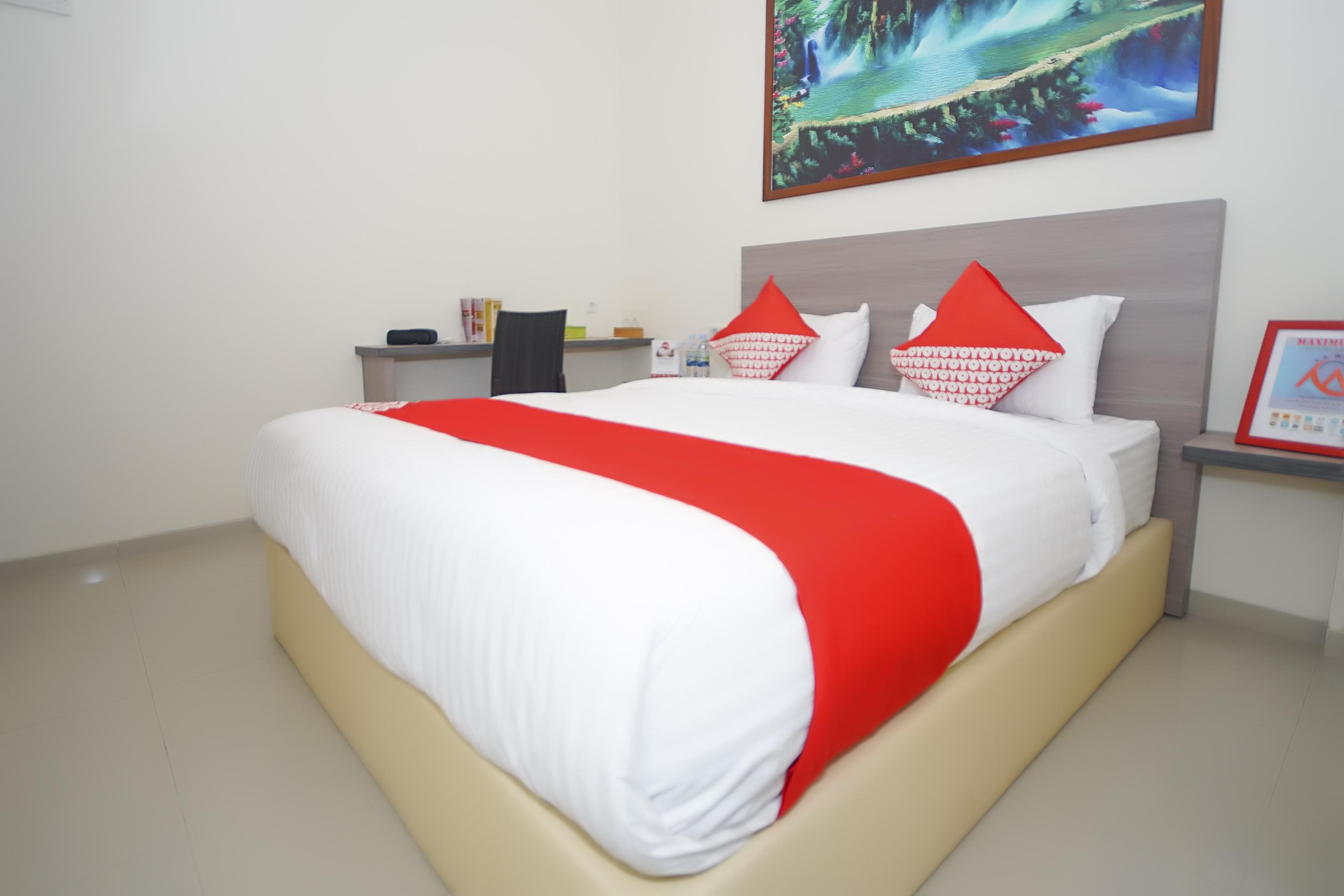 Oyo 251 The Maximus Inn Hotel Palembang Exterior photo