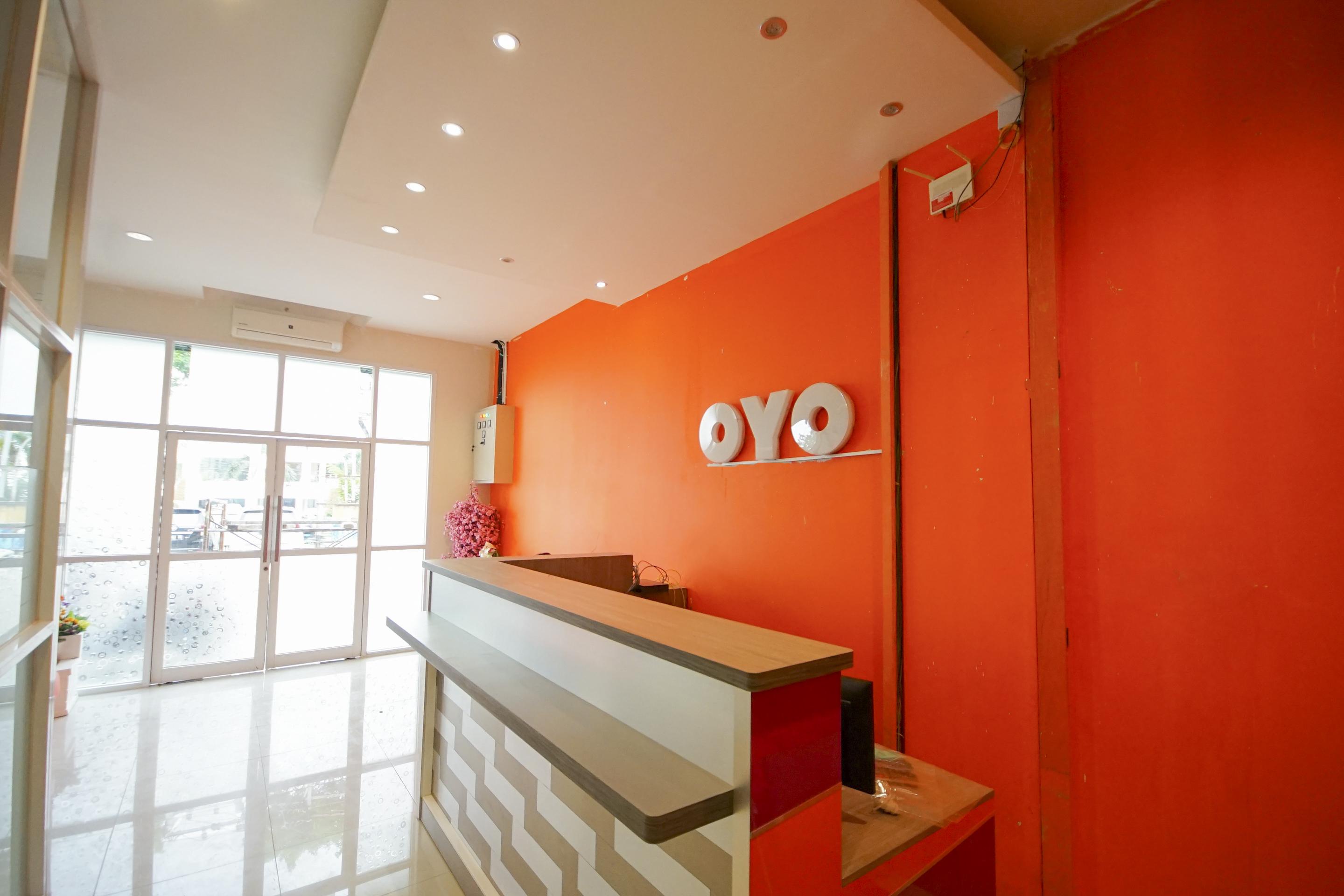 Oyo 251 The Maximus Inn Hotel Palembang Exterior photo